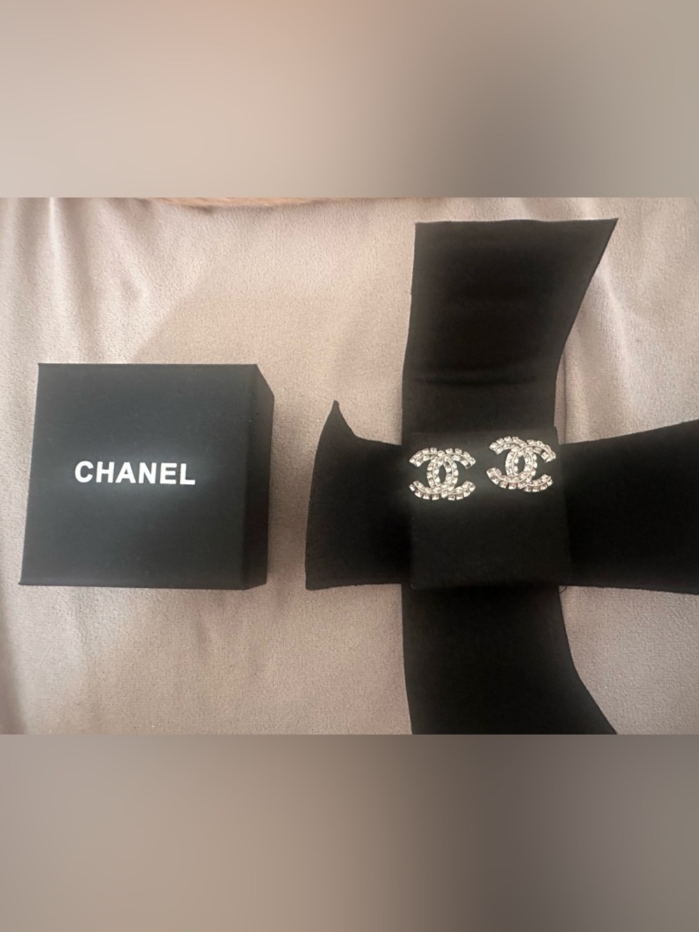 Chanel stud earrings - Picture 9 of 10